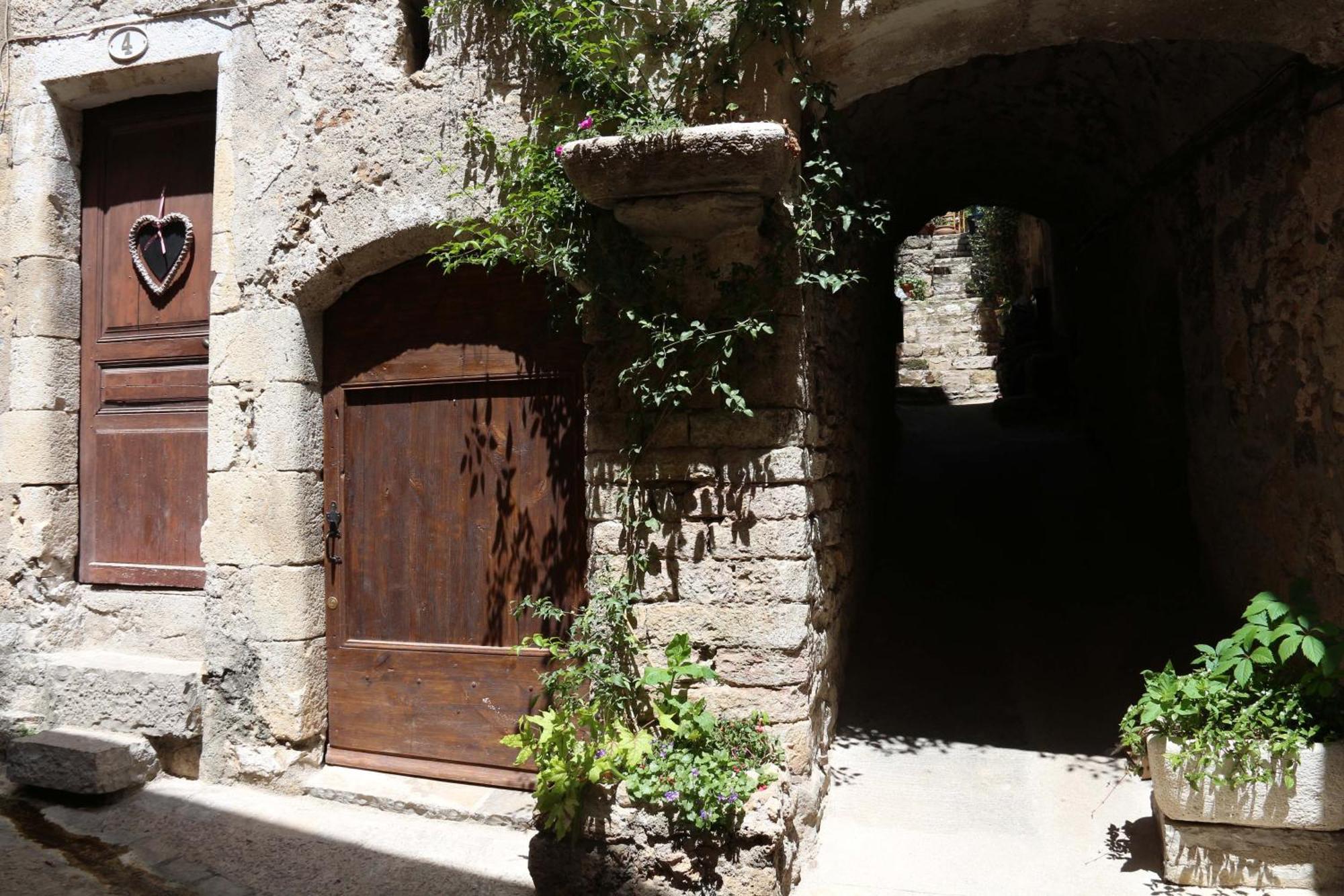 Gite Marceline Saint-Guilhem-le-Desert Exterior photo