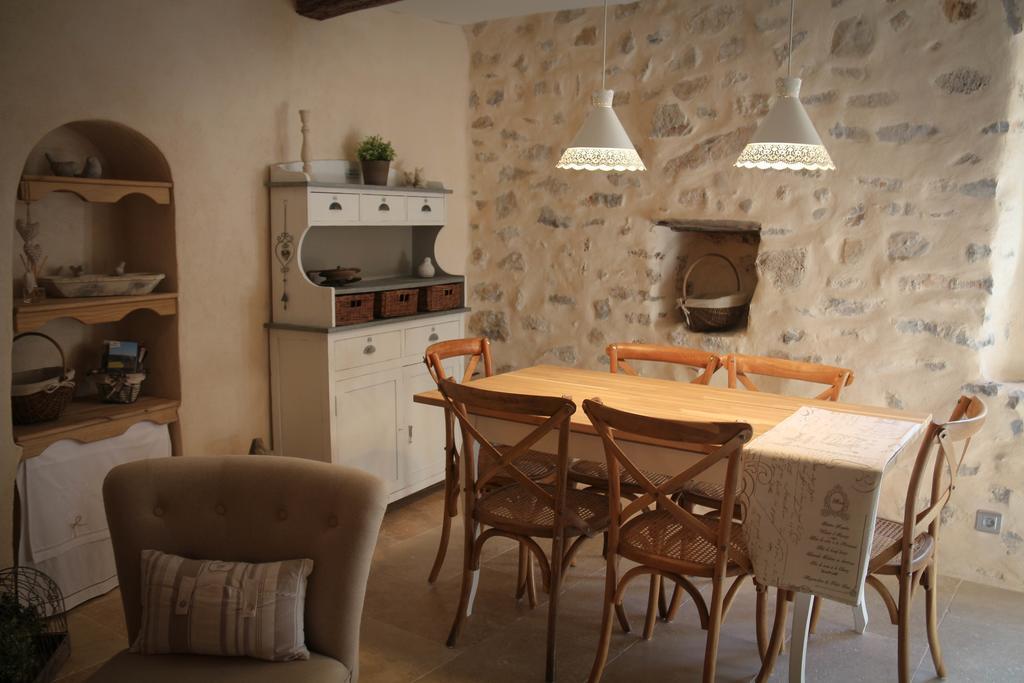 Gite Marceline Saint-Guilhem-le-Desert Room photo